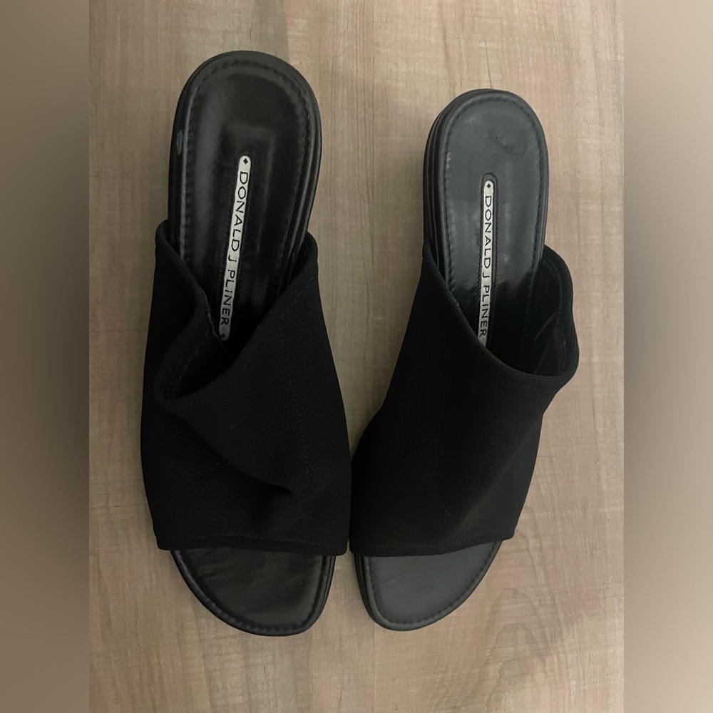 Donald J Pliner Mules